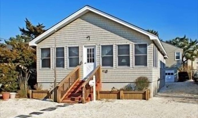 Beach Haven Cottage | Relaxing 3-Bedroom Getaway in Beach Haven for Families