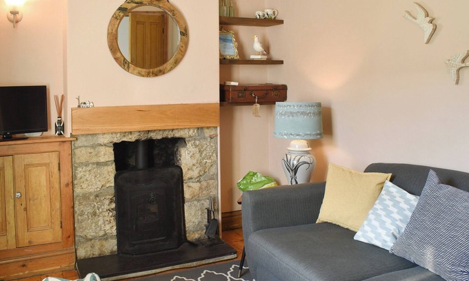 Penmon Cottage | Ideal 3 Bedroom Stay in Penmon with Oceanfront Views