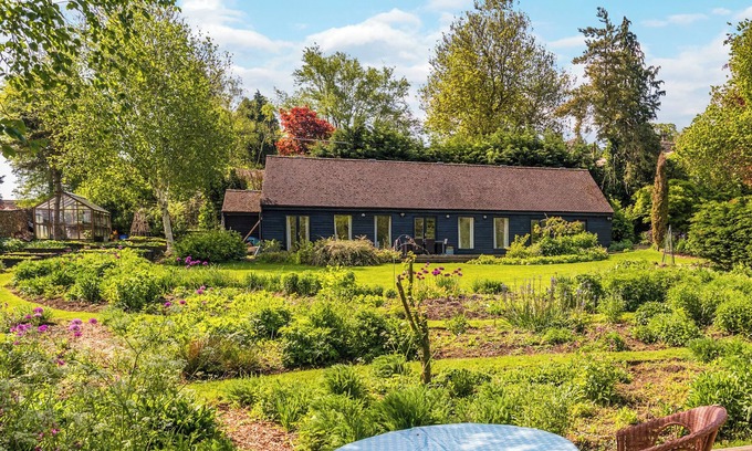 Cheltenham Cottage | Family-Friendly 3 Bedroom Retreat in Sevenhampton, Near Cheltenham