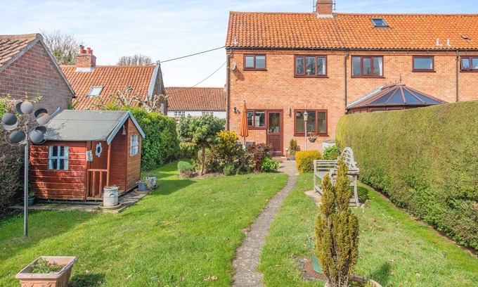 Hunstanton Cottage | Oceanfront 3-Bedroom Retreat in Ringstead, Near Hunstanton