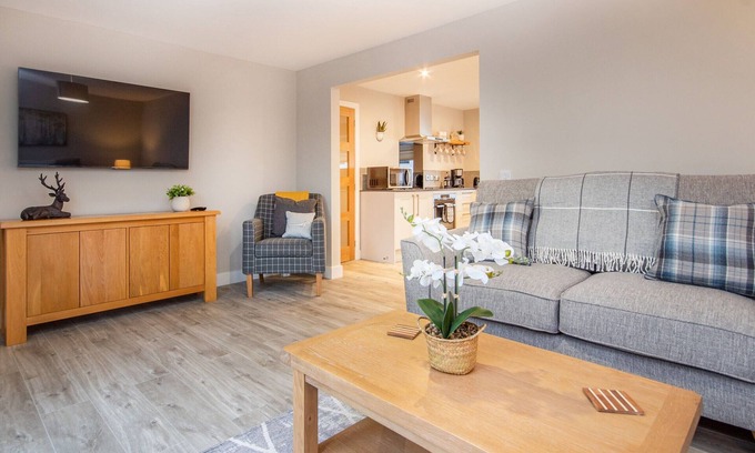 Culloden Moor Cottage | Comfortable 3 Bedroom Accommodation with Oceanfront Views