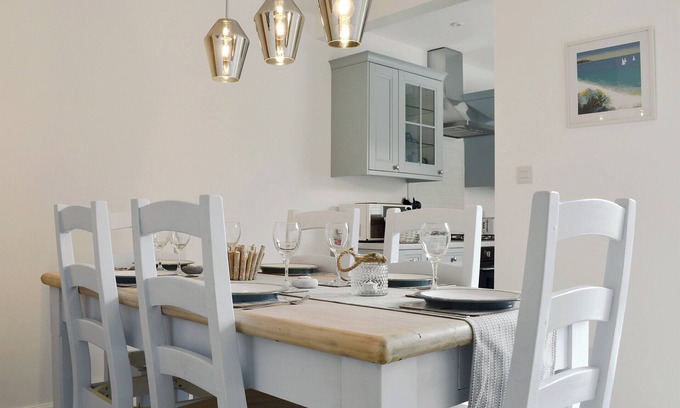 Pakefield Cottage | Immaculate 3 Bedroom Oceanfront Retreat in Lowestoft