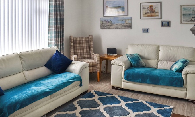 Corton Cottage | Idyllic Hotel with Beautiful Garden Near the Beach