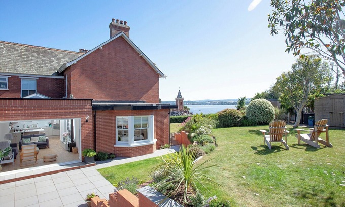 Lympstone Cottage | Inviting 3-Bedroom Retreat with Oceanfront Views in Lympstone
