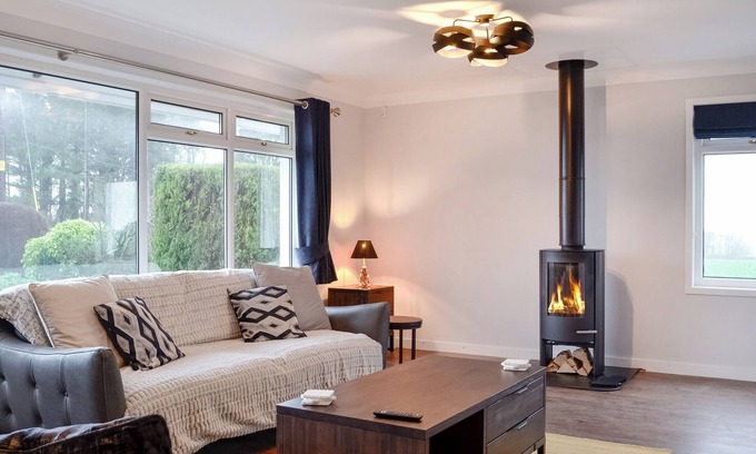 Bankend Cottage | Cozy 3-Bedroom Retreat in New Abbey with Ocean Views