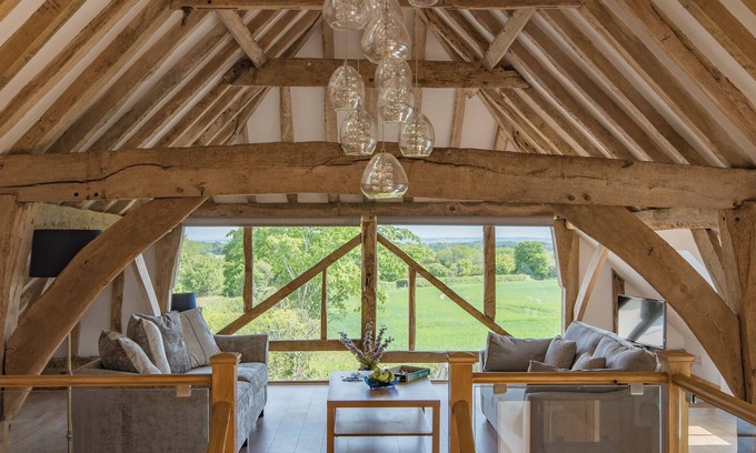 Sittingbourne Cottage | Family-Friendly 3 Bedroom Retreat in Wormshill with Breakfast