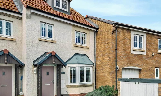 Beadnell Cottage | Spacious 3 Bedroom Retreat with Ocean Views in Beadnell
