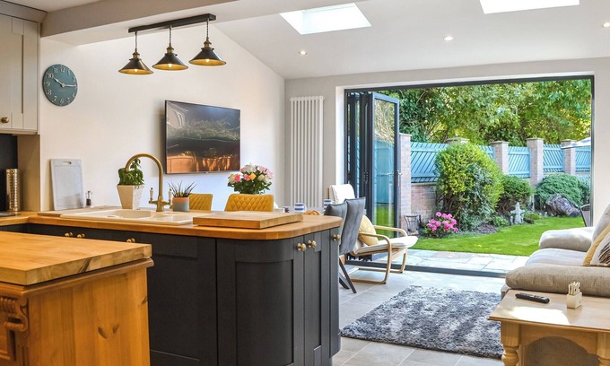 Woodmansey Cottage | Family-Friendly 3 Bedroom Stay in Beverley with Breakfast