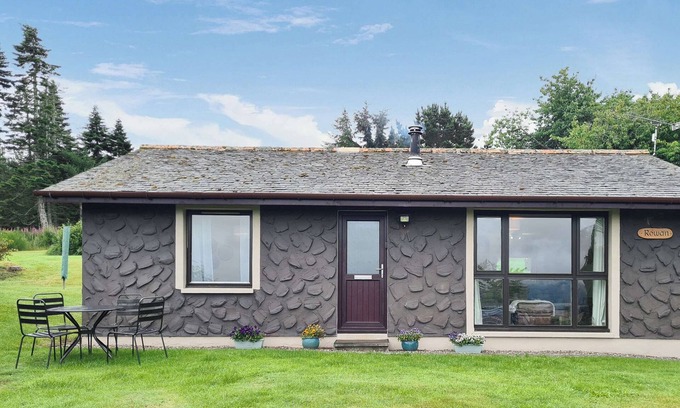 Dingwall Cottage | Cozy 3-Bedroom Getaway in Culbokie, Near Dingwall