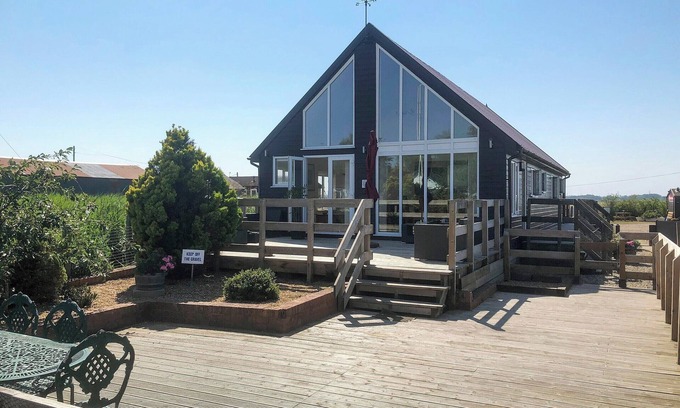 Haddiscoe Cottage | Pet-Friendly 3 Bedroom Retreat in St Olaves, Guest Rated 9.8