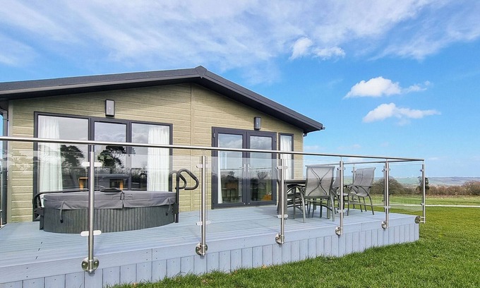 Consett Ski Chalet | Accessible Lodge with Spa & Hot Tub for Everyone