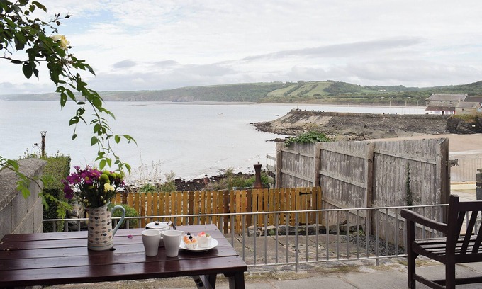 New Quay Cottage | Exceptional 3 Bedroom Accommodation with Ocean View in New Quay