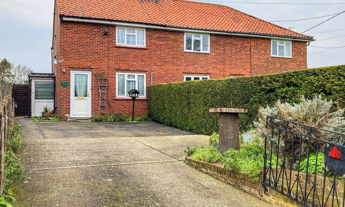 Westleton Cottage | Family-Friendly 3 Bedroom Retreat in Westleton with Ocean Views