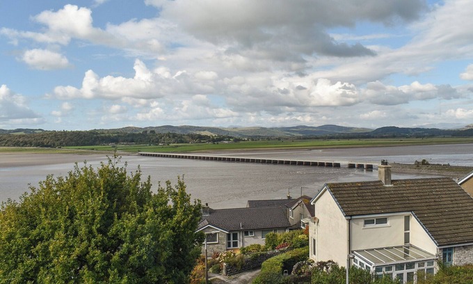 Arnside Cottage | Inviting 3-Bedroom Retreat with Ocean Views in Arnside