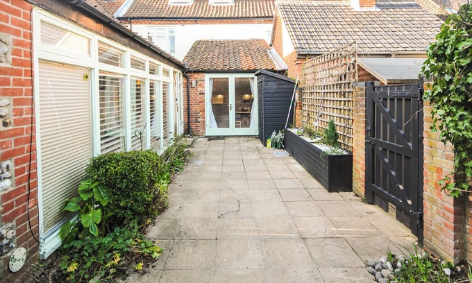 Aylsham Cottage | Spacious 3 Bedroom Accommodation with Ocean View in Aylsham
