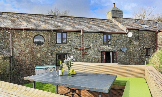 Mary Tavy Cottage | Cozy 3 Bedroom Stay in Pet-Friendly Horndon