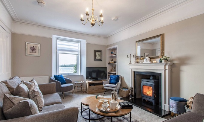 Inverness Cottage | Comfortable 3 Bedroom Retreat with Ocean Views in Kessock
