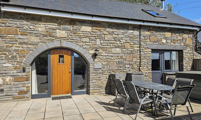 Llanfihangel-Ystrad Cottage | Discover Relaxation Near Aberaeron with Spa and Pet Amenities