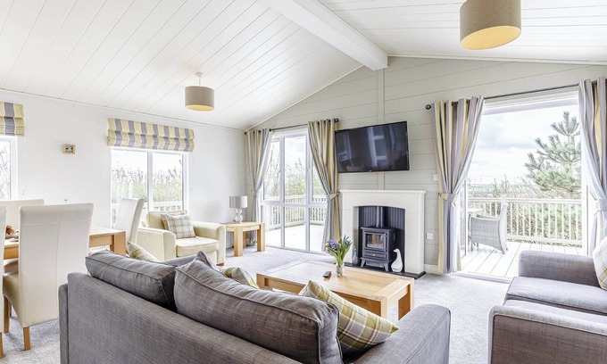 White Cross Ski Chalet | Discover a 3 Bedroom Retreat in Newquay with Pool & Spa