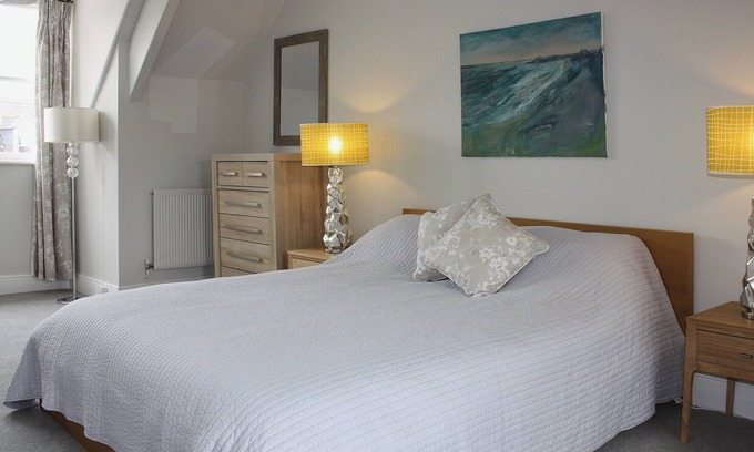 Chysauster Cottage | Family-Friendly 3 Bedroom Retreat with Ocean View in Penzance