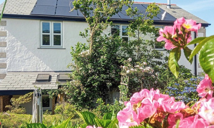 Carnbrea Cottage | Pet-Friendly 3 Bedroom Accommodation Near Carn Brea