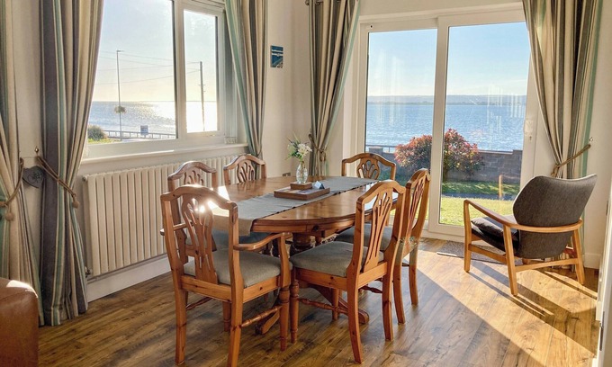 Llanrhidian Higher Cottage | Immaculate 3 Bedroom Retreat in Penclawdd, Near Swansea