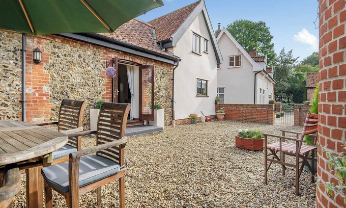 Banham Cottage | Top-Rated 3 Bedroom Accommodation in Banham with Kitchen