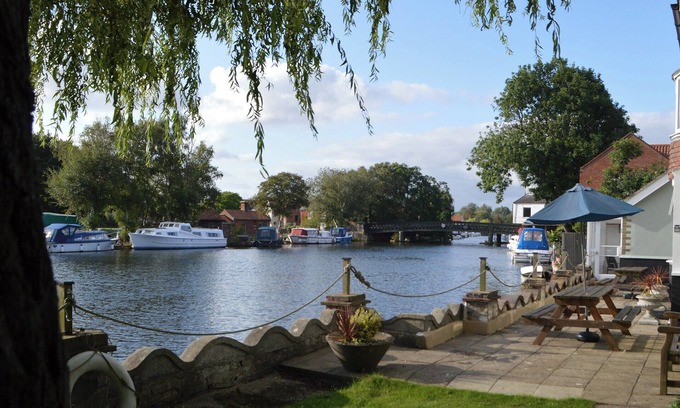 Beccles Cottage | Family-Friendly 3 Bedroom Retreat in Beautiful Beccles
