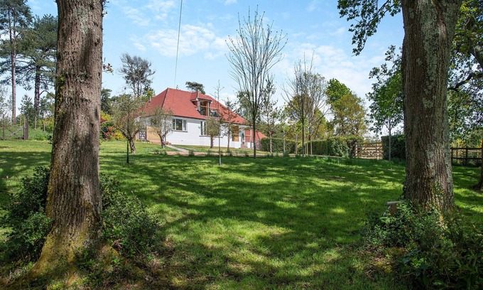 New Forest District Cottage | Ideal 3-Bedroom Getaway with Oceanfront Views in Boldre