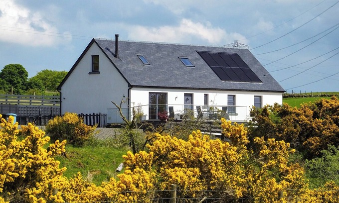 Fintry Cottage | Pet-Friendly 3-Bedroom Retreat in Banton Near Kilsyth