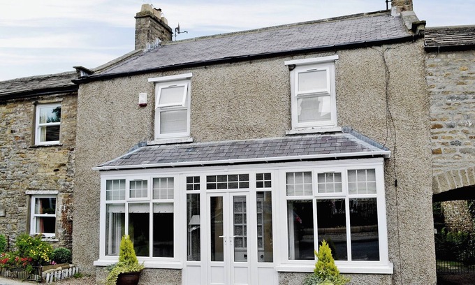 Leyburn Cottage | Three-Bedroom Retreat in West Burton with Lake Views