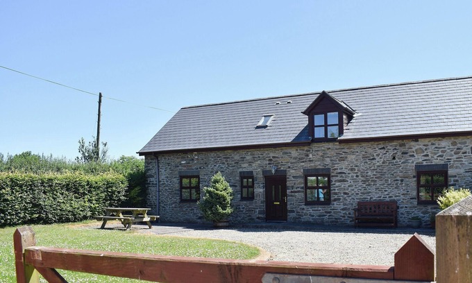 Llanon Cottage | Family-Friendly 3 Bedroom Oceanfront Stay in Nebo, Ceredigion