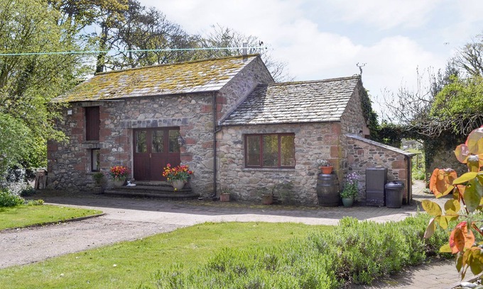 Corney Cottage | Family-Friendly 3 Bedroom Stay in Bootle with Ocean Views