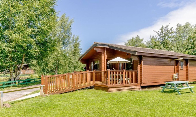 Edwinstowe Cabin | 3 bedroom accommodation in Sherwood Forest, Rufford