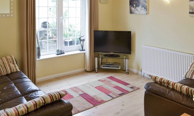 Crantock Cottage | Explore Crantock: 3 Bedroom Oceanfront Retreat with Views