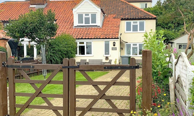 Reedham Cottage | Family-Friendly 3 Bedroom Retreat in Reedham, Near Acle