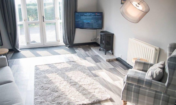 Thirsk Cottage | Spacious 3 Bedroom Getaway in Thirsk with Hot Tub & Pool