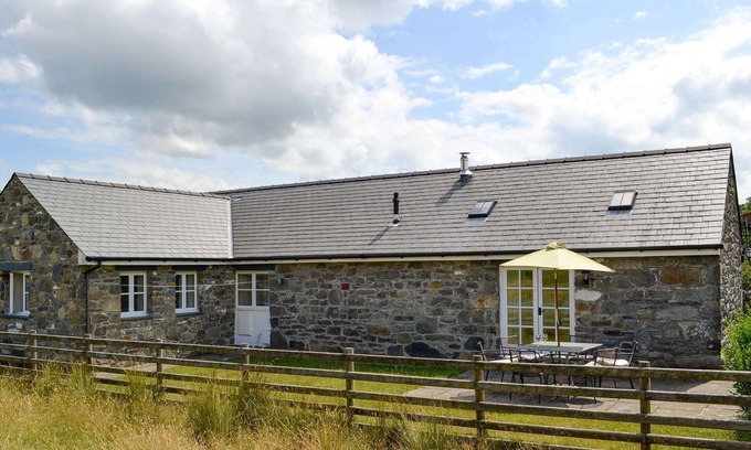 Llanrhychwyn Cottage | Family-Friendly 3-Bedroom Stay in Llanrhychwyn, Trefriw