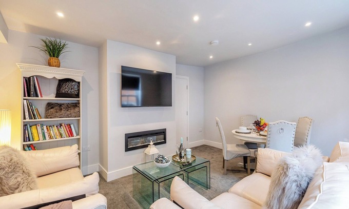 Whitby Cottage | Family-Friendly 3 Bedroom Stay in Whitby with Breakfast