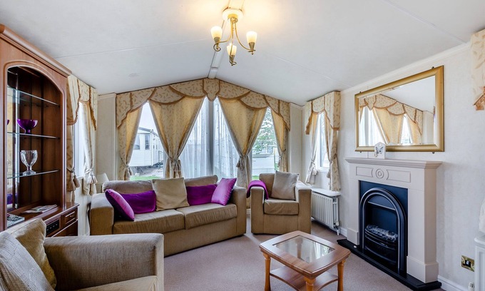 Beckfoot House | Cozy 12ft-Wide Caravan with Oceanfront Views