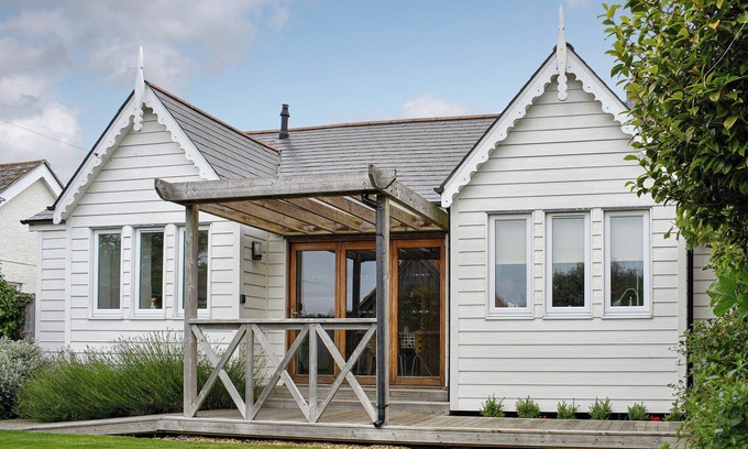 Middleton-on-Sea Cottage | Secluded Oceanfront Retreat: Pet Friendly & Family Ready
