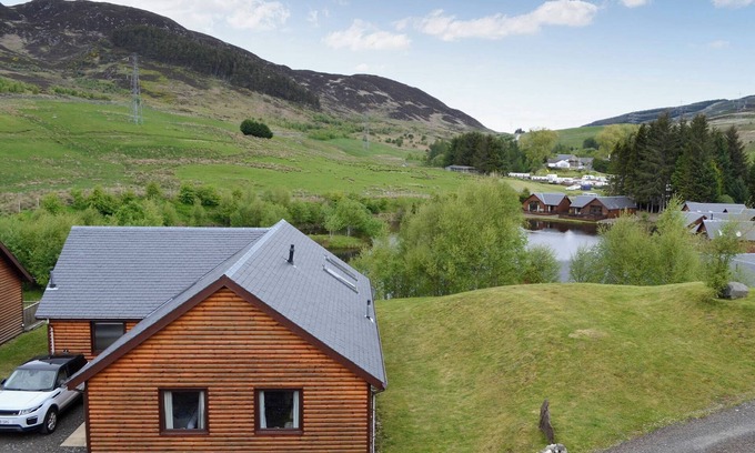 Foss Cottage | Top-Rated 3 Bedroom Retreat in Glengoulandie, Near Aberfeldy