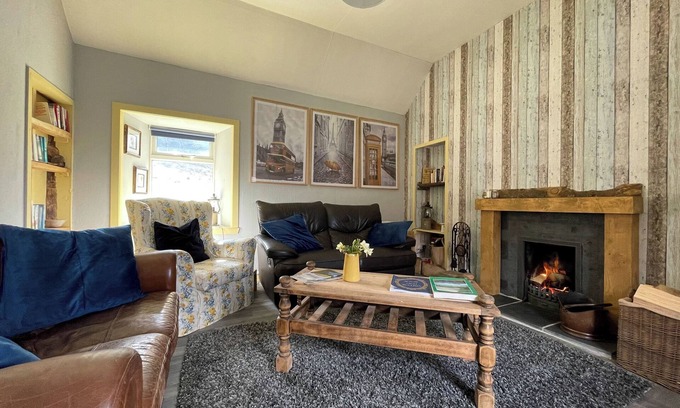 Arnisdale Cottage | Enchanting Retreat at Loch Hourn with Oceanfront Views