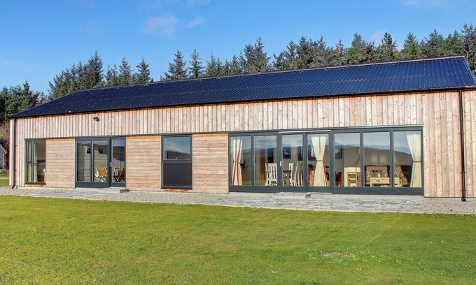 Lairg Cottage | Pet-Friendly 3 Bedroom Accommodation in Lairg with Breakfast