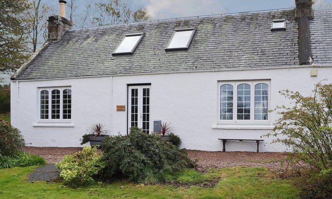 Nairn Cottage | Stylish 3 Bedroom Retreat in Cawdor, Nairn - Guest Rated 9.8