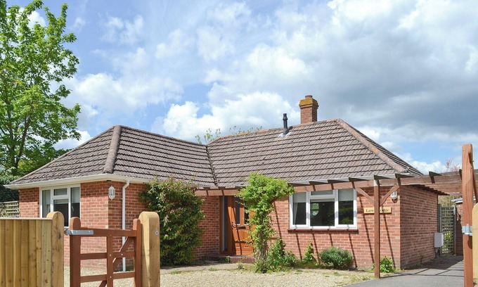 New Forest District Cottage | Stylish 3 Bedroom Stay in Brockenhurst Near Lyndhurst