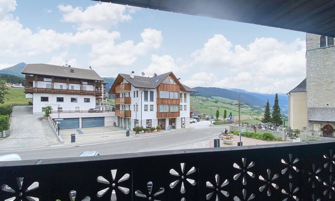 Maranza Apartment | Spacious 3-Bedroom Retreat in Maranza with Spa & Breakfast