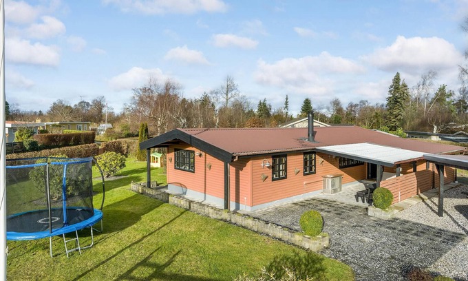 Kulhuse House | Family-Friendly Cottage Steps from Kulhuse Beach
