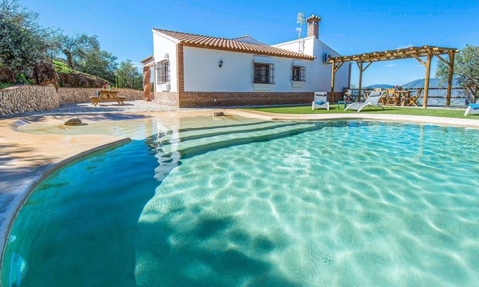 El Gastor House | Cozy Country House in El Gastor with Pool & Spa