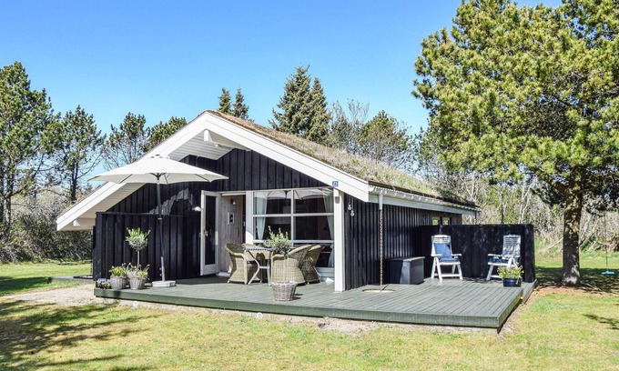 Rødhus House | Discover Your Tranquil Oceanfront Cottage Retreat
